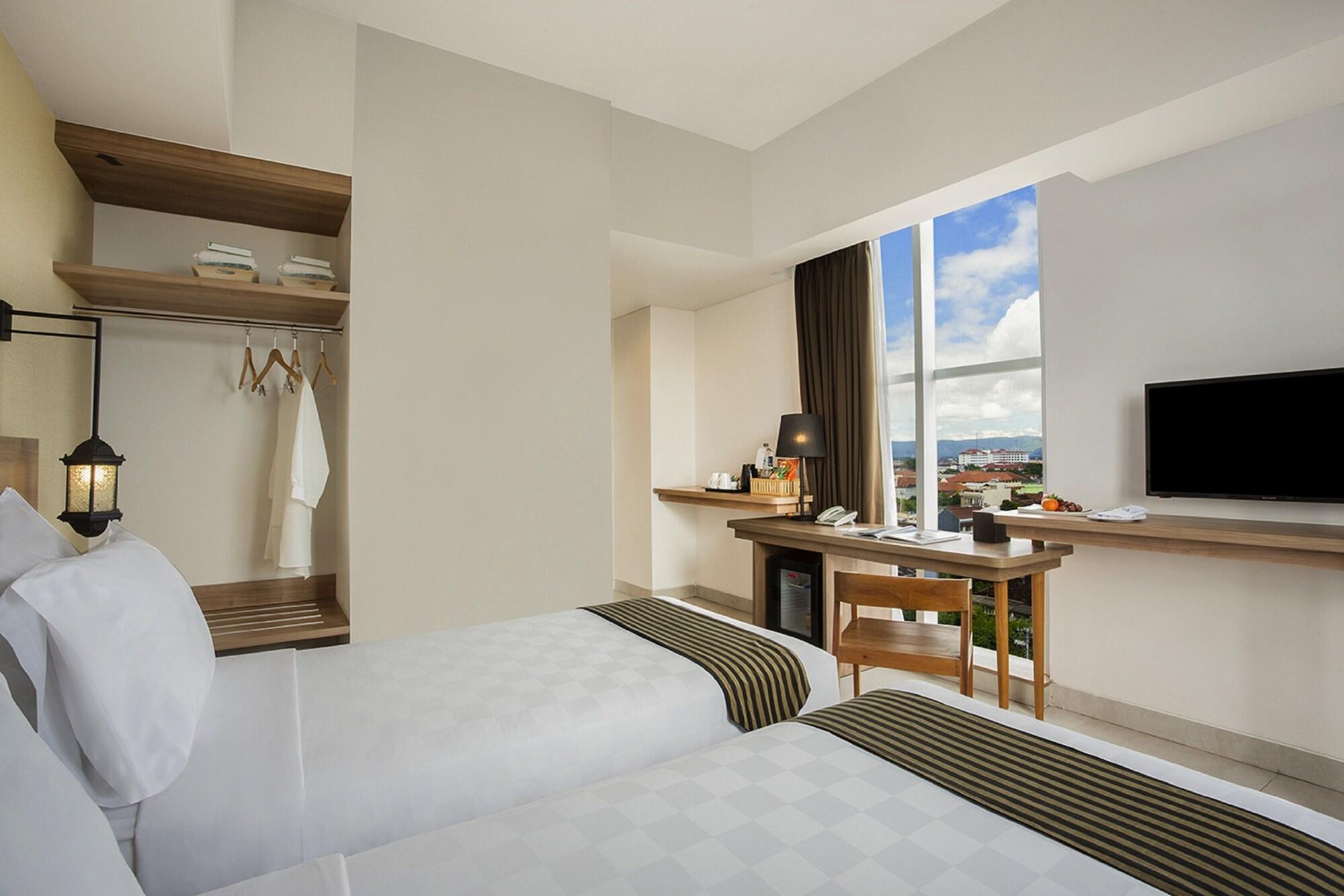 Khas Tugu Hotel Γιογκιακάρτα Εξωτερικό φωτογραφία