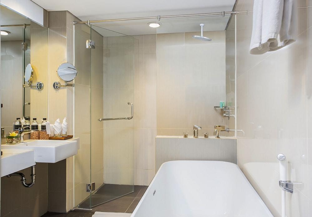 Khas Tugu Hotel Γιογκιακάρτα Εξωτερικό φωτογραφία
