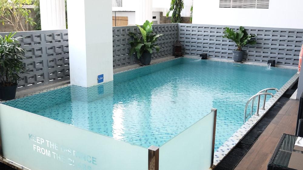 Khas Tugu Hotel Γιογκιακάρτα Εξωτερικό φωτογραφία