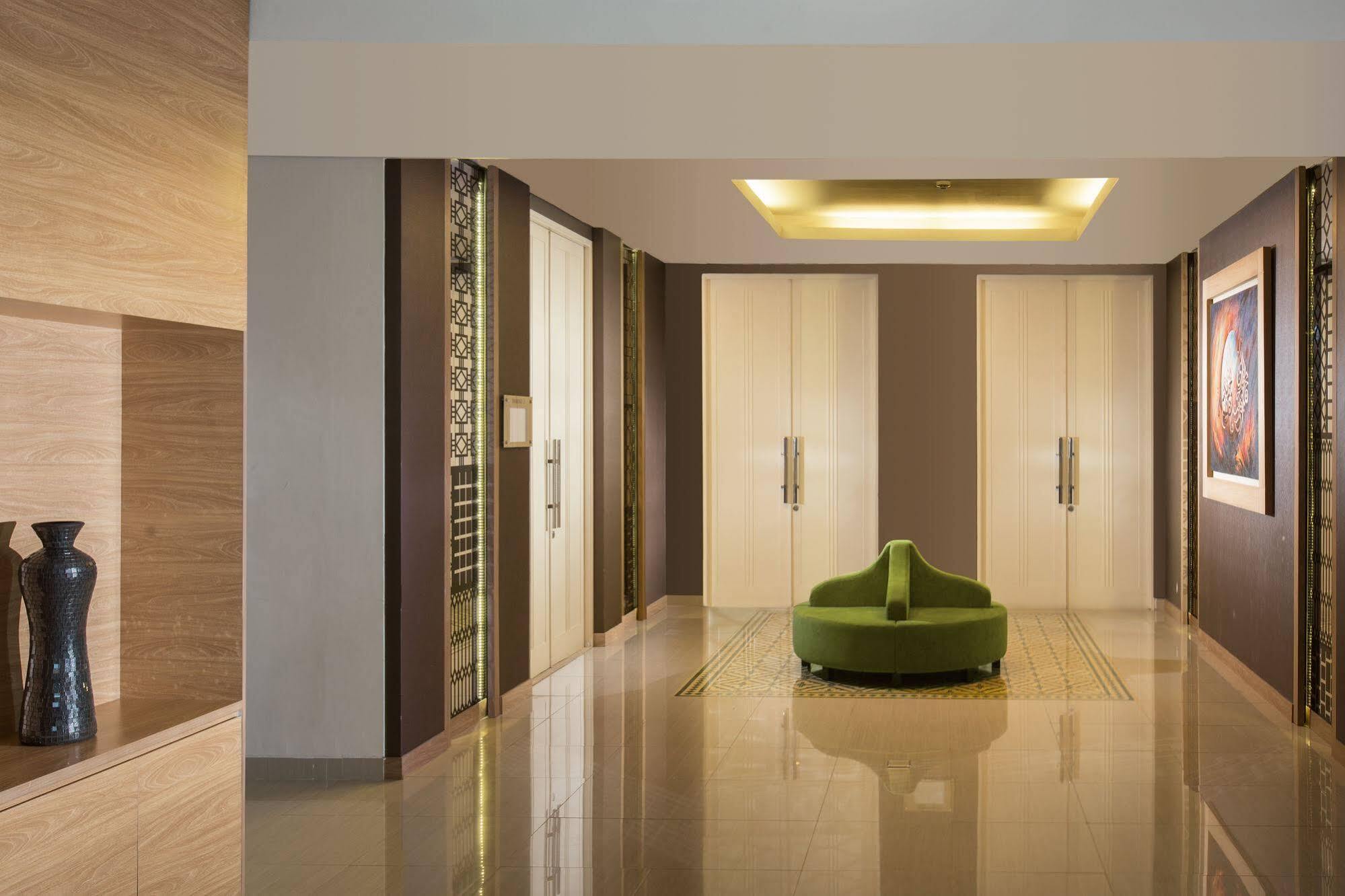 Khas Tugu Hotel Γιογκιακάρτα Εξωτερικό φωτογραφία