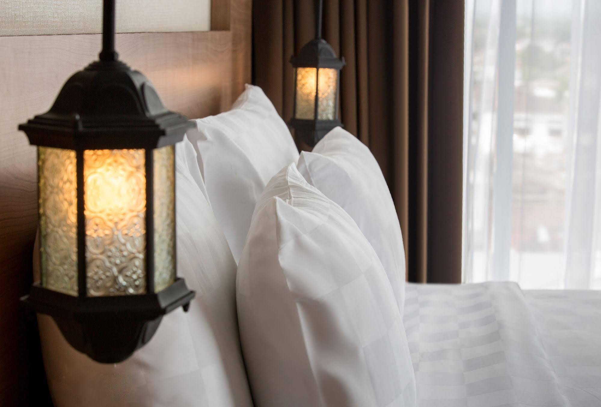 Khas Tugu Hotel Γιογκιακάρτα Εξωτερικό φωτογραφία