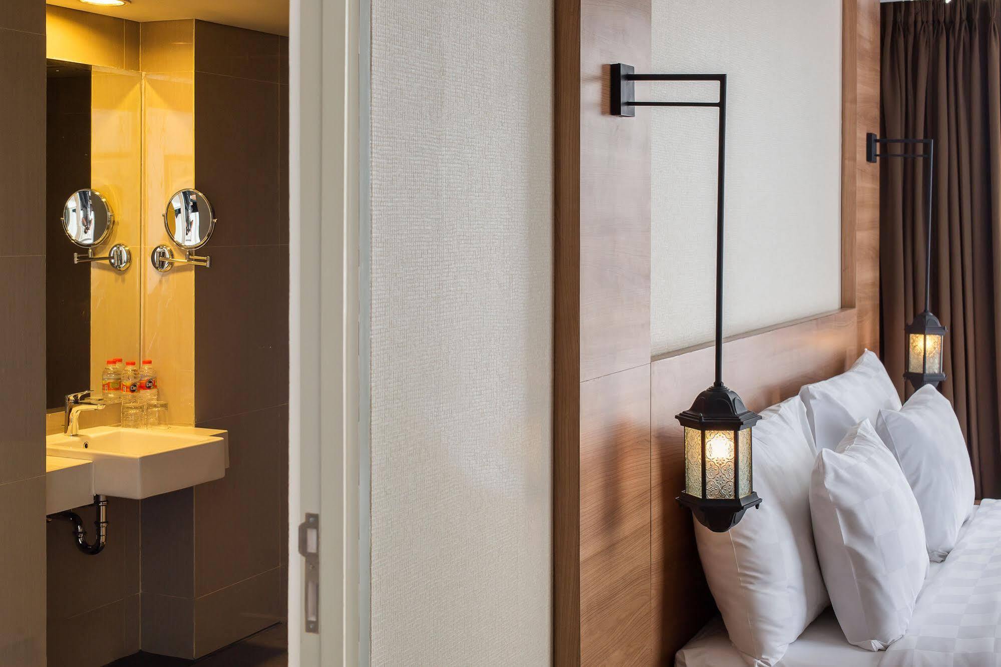 Khas Tugu Hotel Γιογκιακάρτα Εξωτερικό φωτογραφία