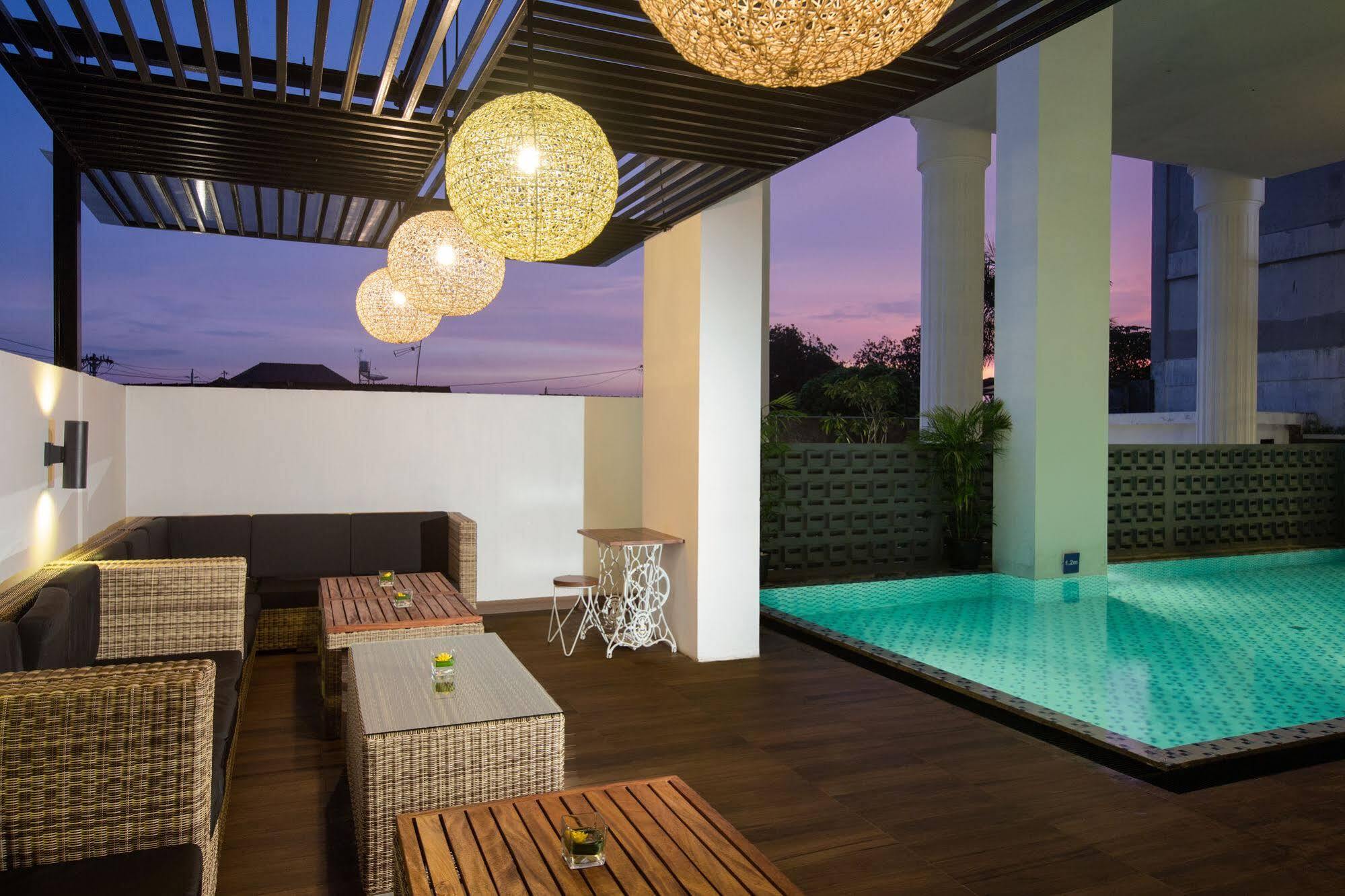 Khas Tugu Hotel Γιογκιακάρτα Εξωτερικό φωτογραφία