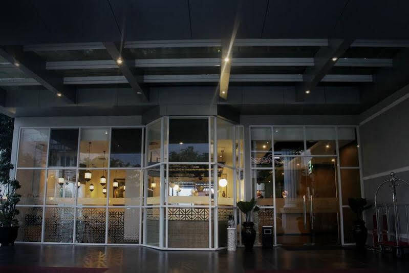 Khas Tugu Hotel Γιογκιακάρτα Εξωτερικό φωτογραφία