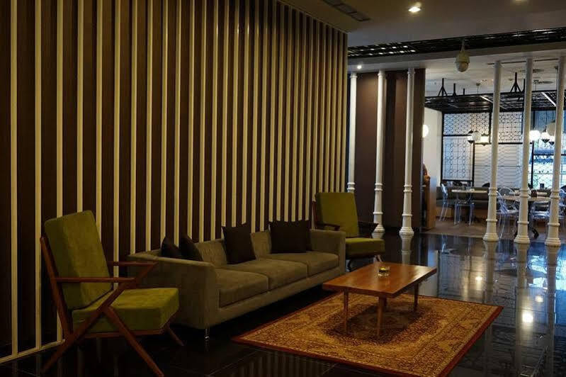 Khas Tugu Hotel Γιογκιακάρτα Εξωτερικό φωτογραφία