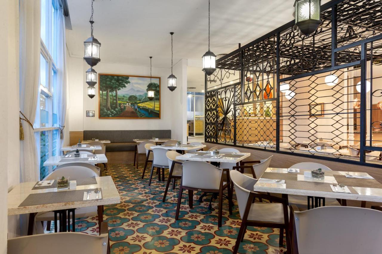 Khas Tugu Hotel Γιογκιακάρτα Εξωτερικό φωτογραφία