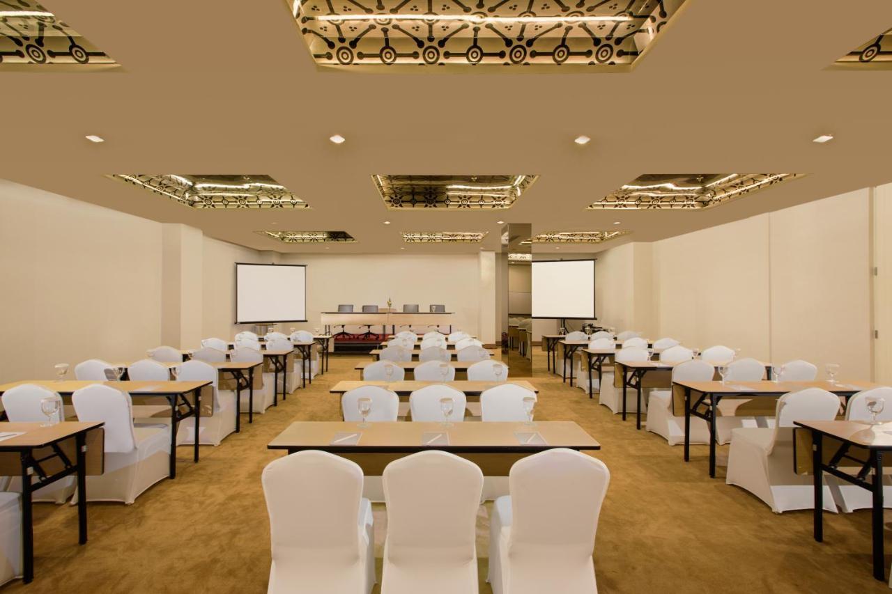 Khas Tugu Hotel Γιογκιακάρτα Εξωτερικό φωτογραφία