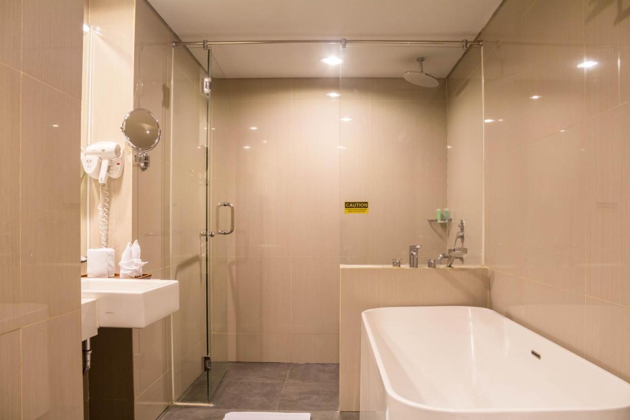 Khas Tugu Hotel Γιογκιακάρτα Εξωτερικό φωτογραφία